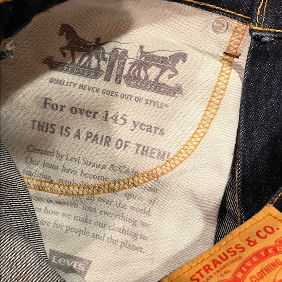 Levi's Men’s 505 Straight Leg Jeans -Dark Wash/Medium Wash -Size 32x34 / 2 Pairs - Picture 5 of 5